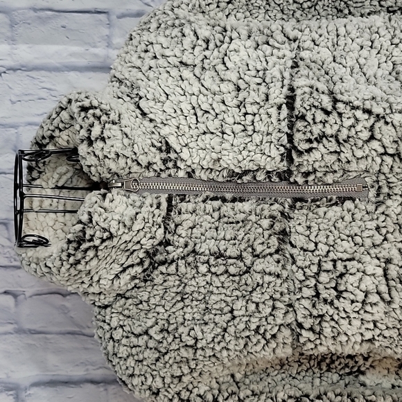 THREAD AND SUPPLY Charcoal Fleece Pullover Sweater Medium - Picture 2 of 7